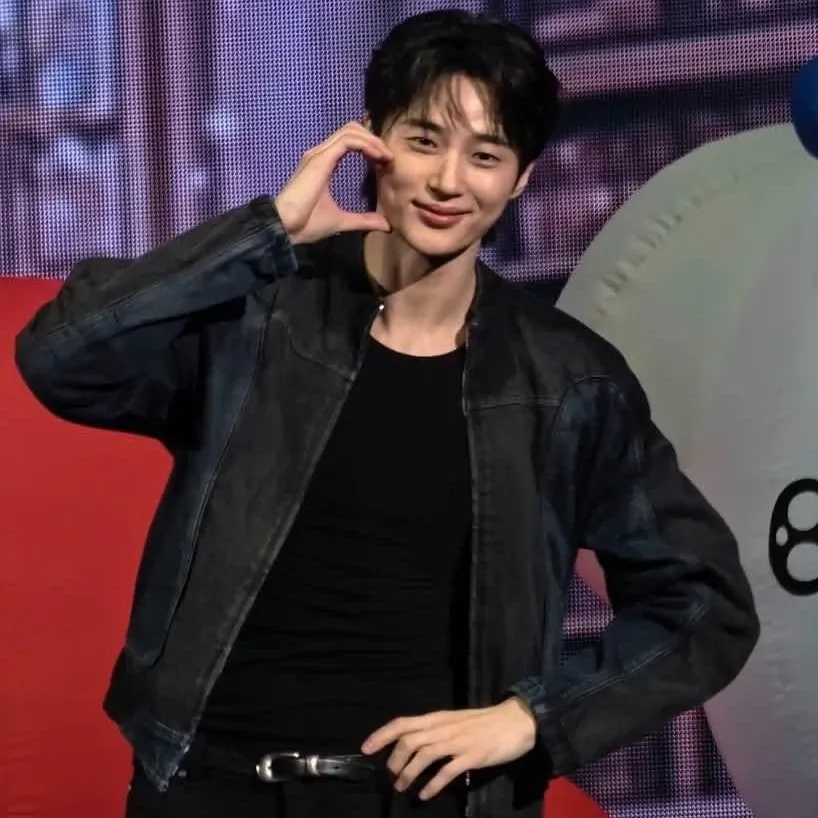Recent activity shot of Byeon Wooseok