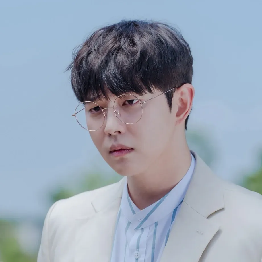 Behind-the-scenes cut of Yoon Kyunsang