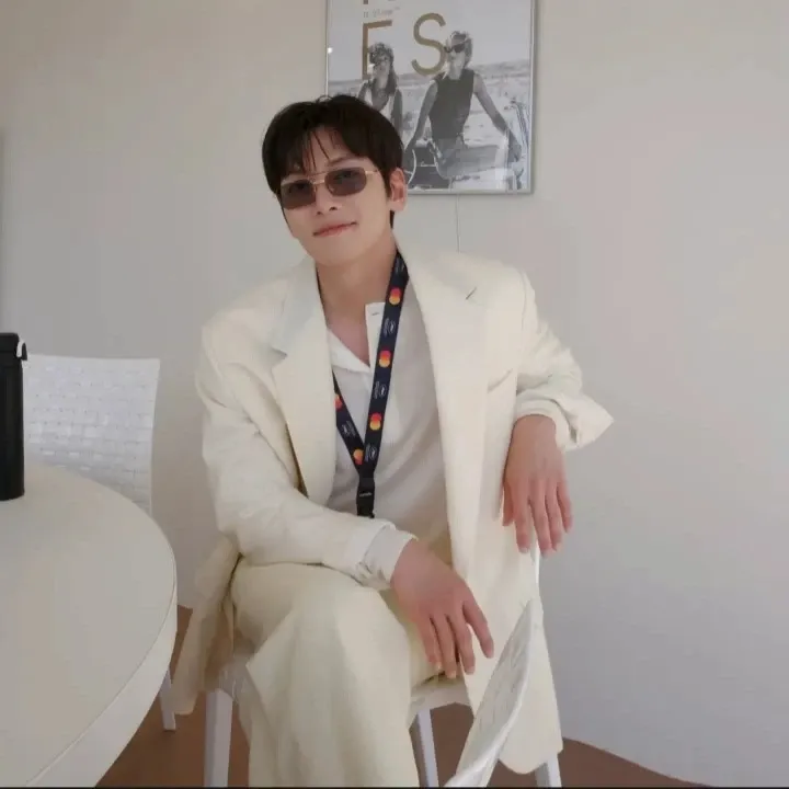 Behind-the-scenes cut of Ji Changwook