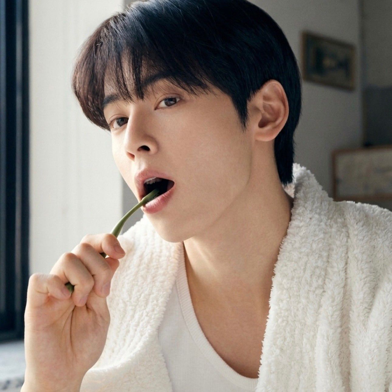 A moment captured by a fan of Cha Eunwoo