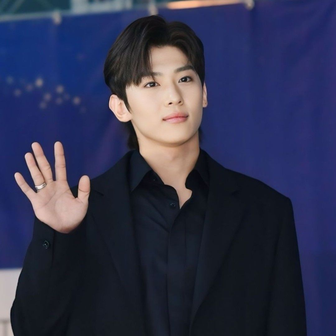 Behind-the-scenes cut of Dex