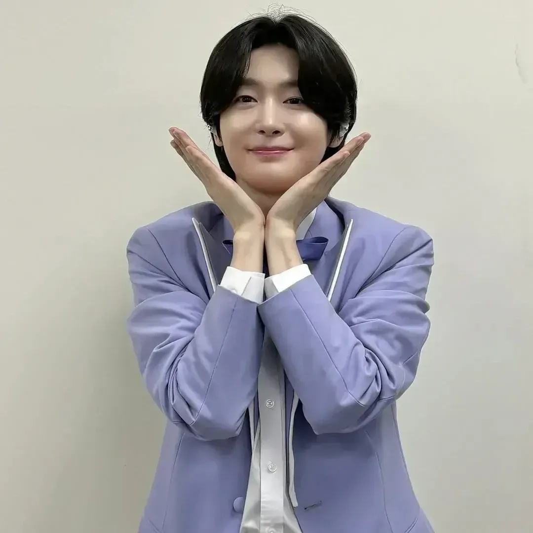 Behind-the-scenes cut of Kim Yongbin