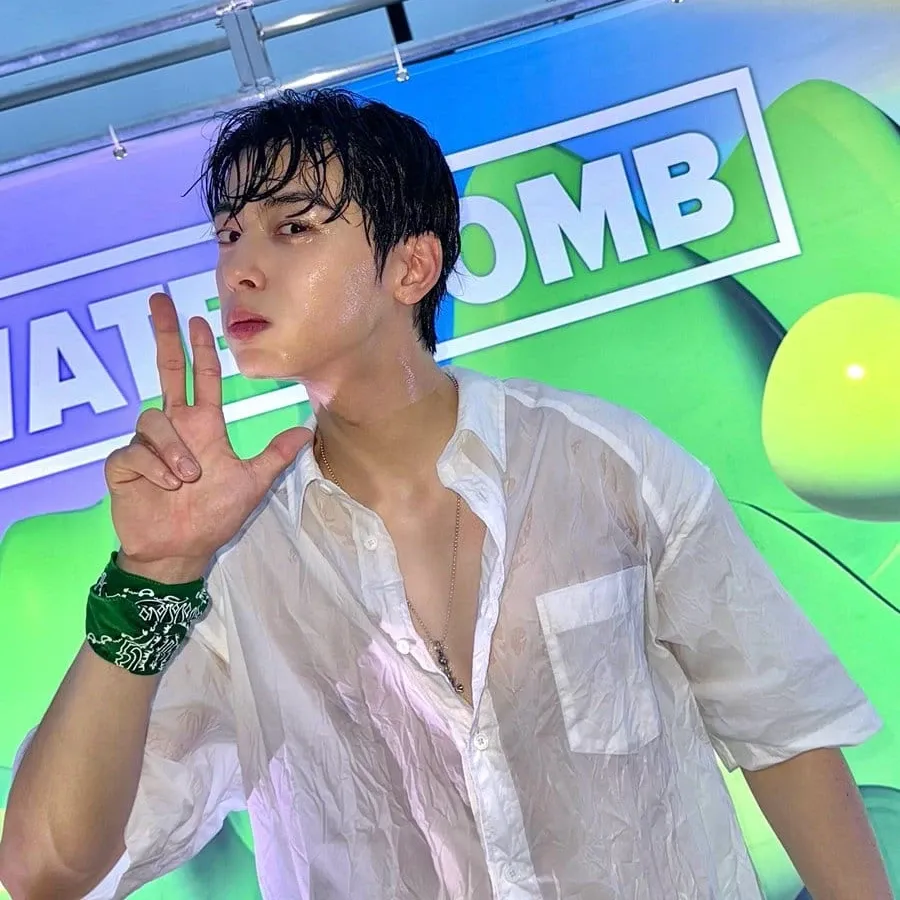 A moment captured by a fan of Cha Eunwoo