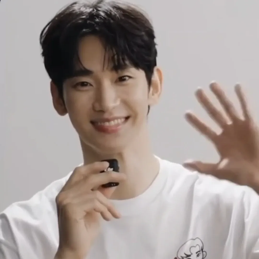 Recent activity shot of Kim Soohyun