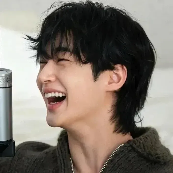 Recent activity shot of Byeon Wooseok
