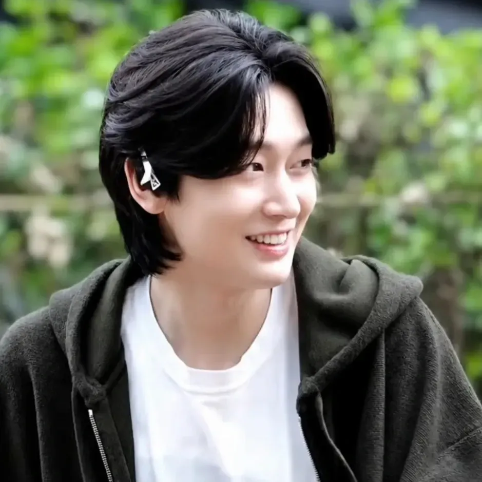 Latest photo of Kim Yongbin