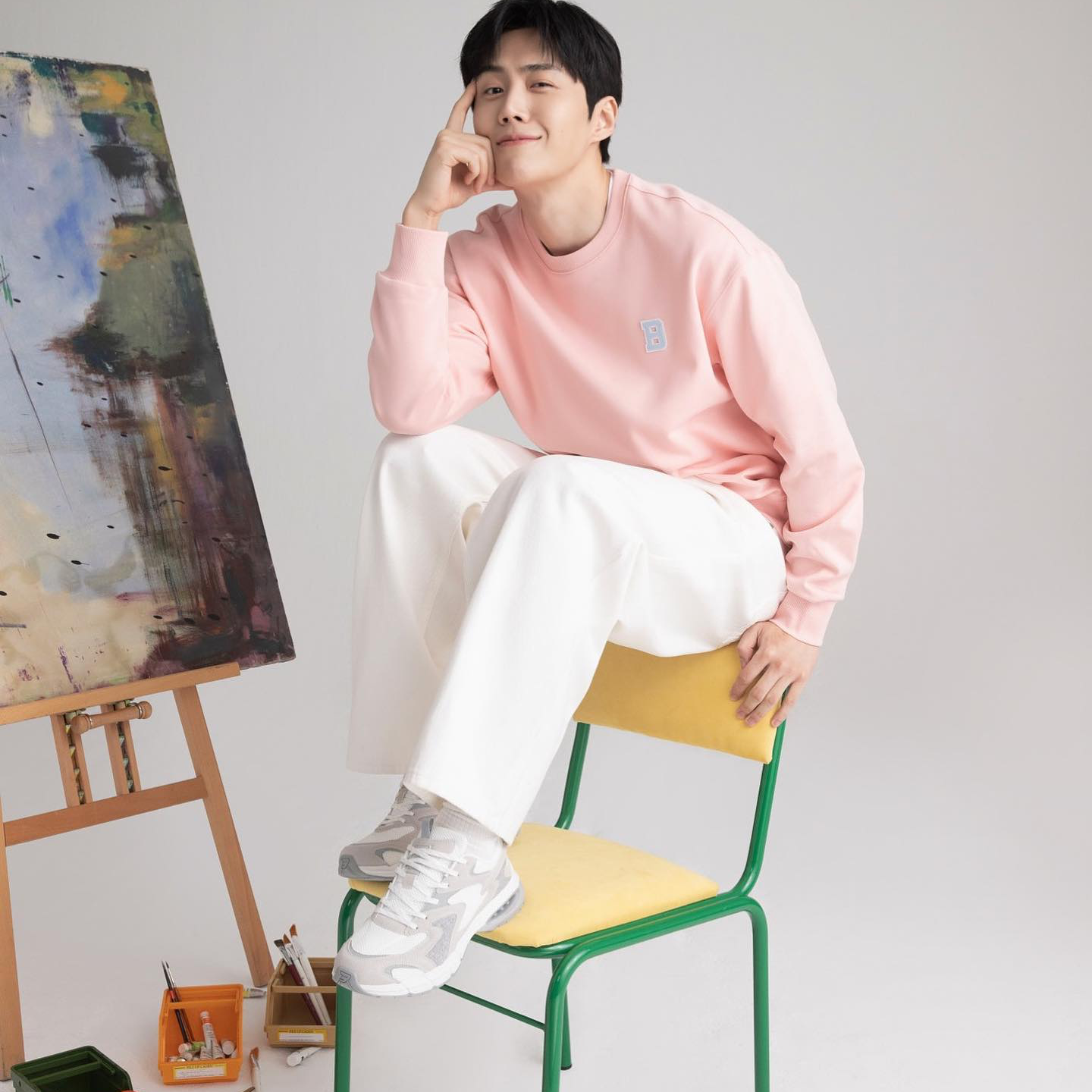 Behind-the-scenes cut of Kim Seonho