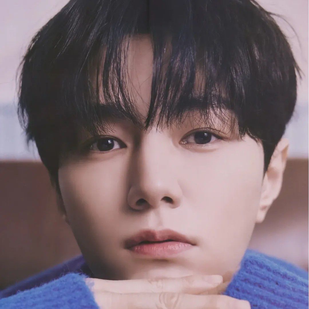 Recent activity shot of Kim Myungsoo (L)