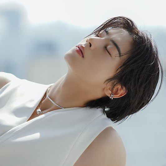 Behind-the-scenes cut of Cha Eunwoo