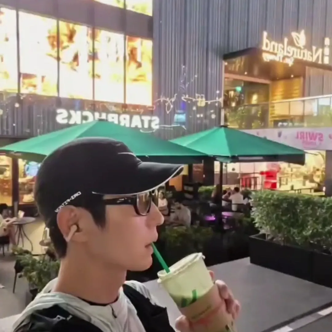 Behind-the-scenes cut of Lee Joongi