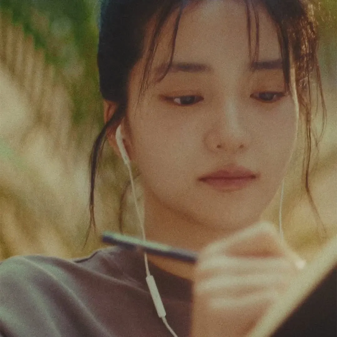 A moment captured by a fan of Kim Taeri