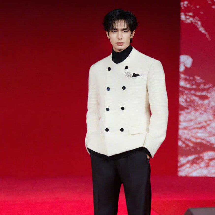 Behind-the-scenes cut of Song WeiLong