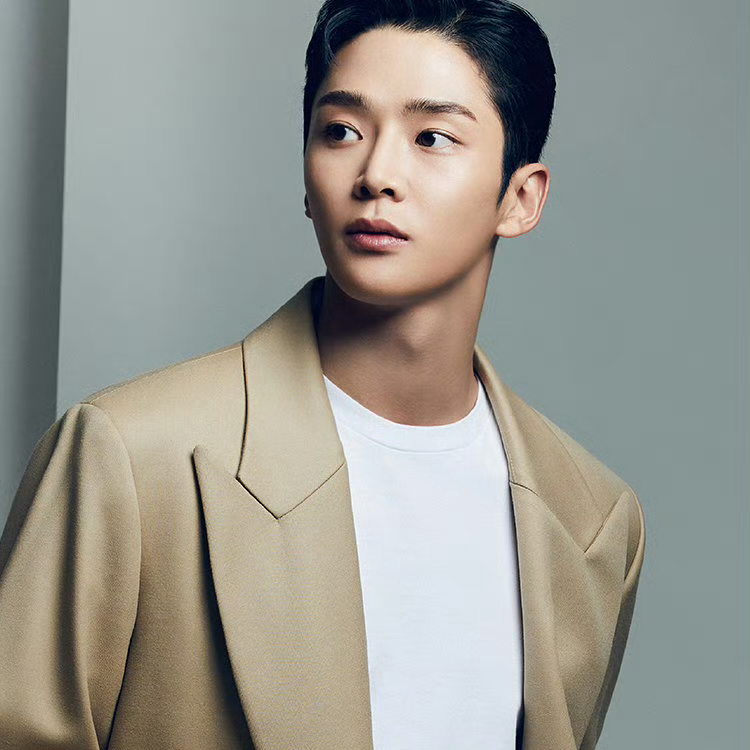 Momen yang diabadikan oleh penggemar Rowoon