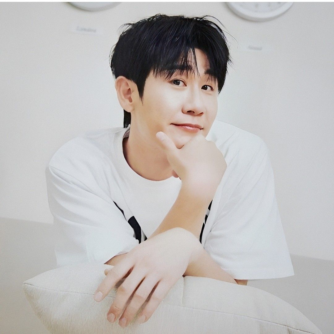 Behind-the-scenes cut of Young Tak