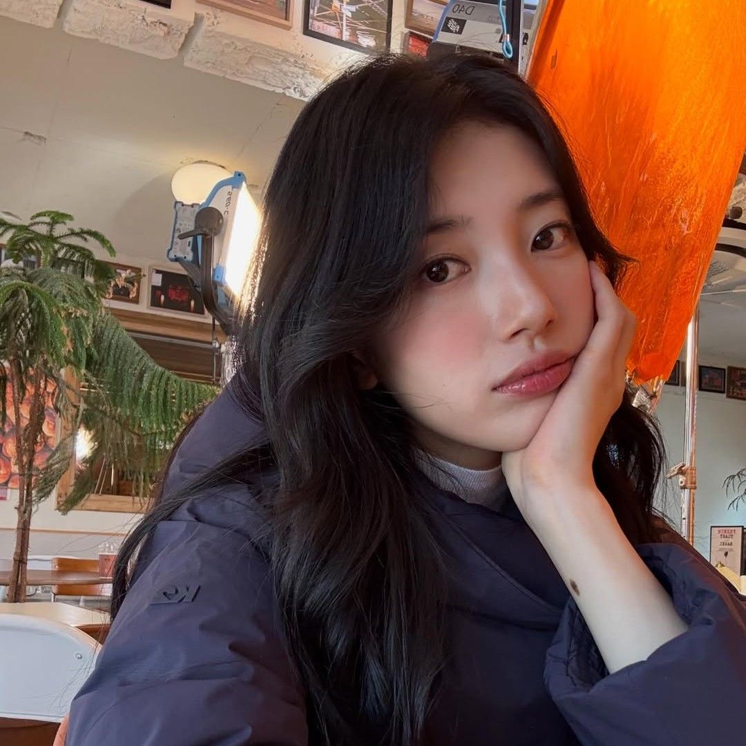 A moment captured by a fan of Bae Suzy