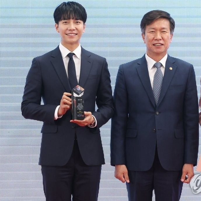 イ・スンギのビハインドカット