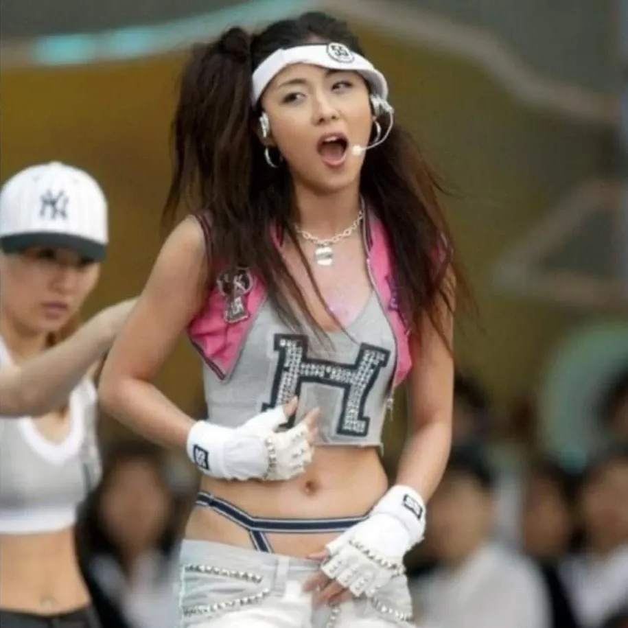 Behind-the-scenes cut of Ha Jiwon