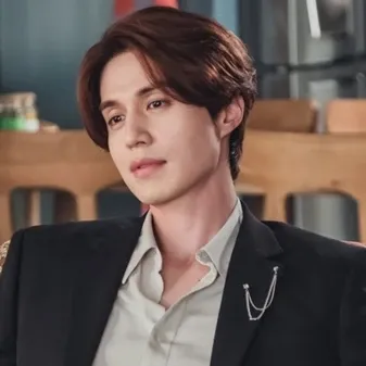 Recent activity shot of Lee Dongwook