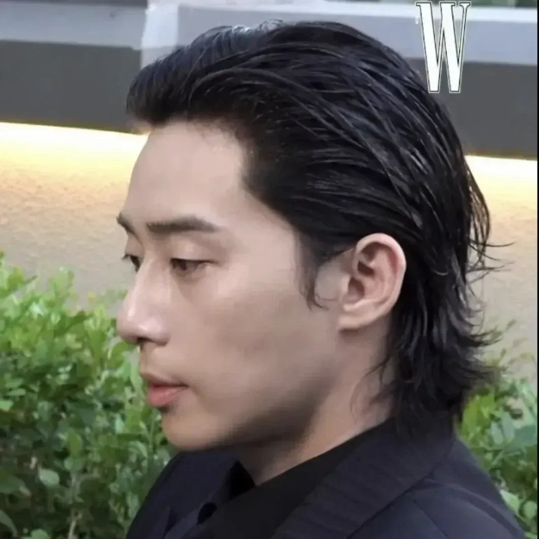 A moment captured by a fan of Park Seojoon
