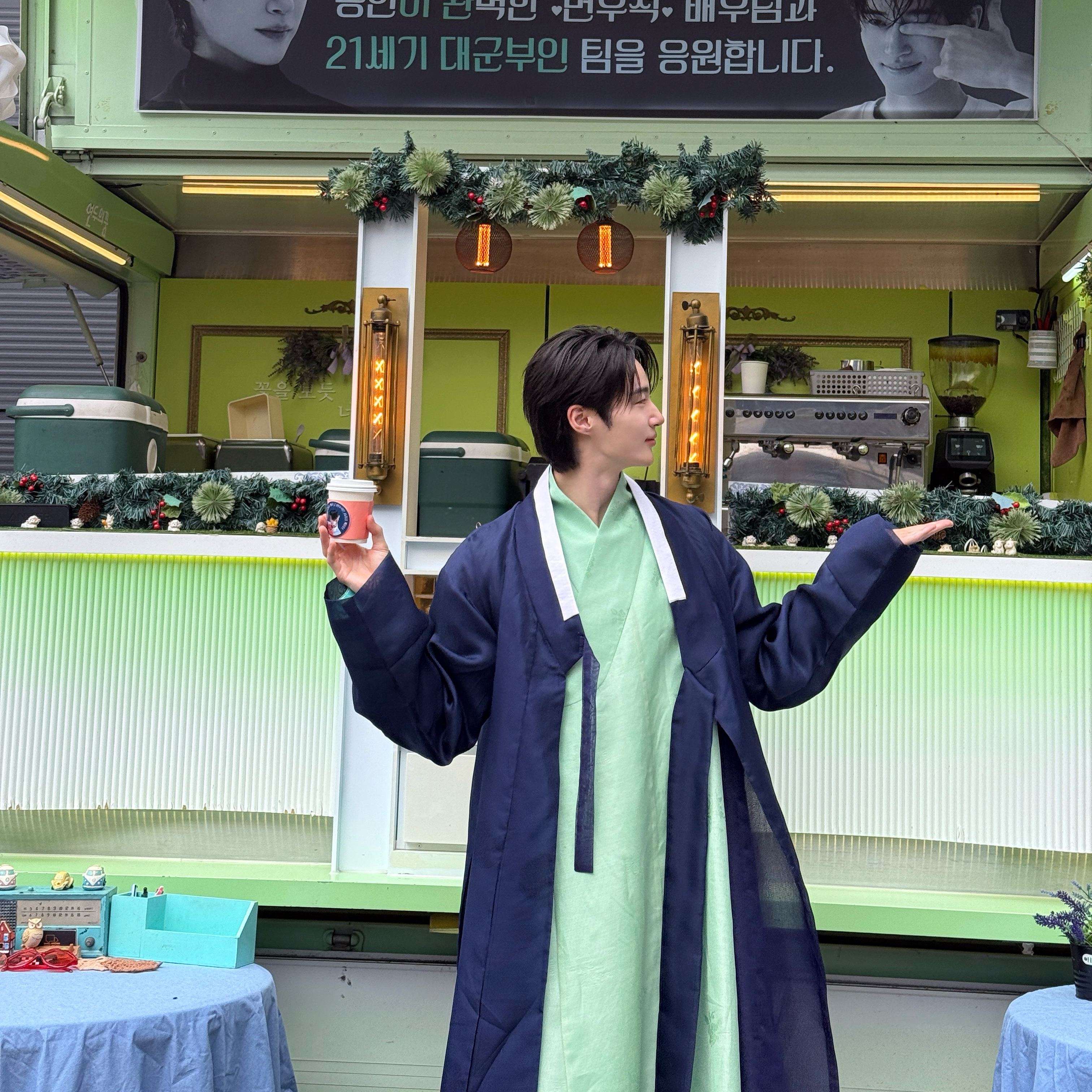 Behind-the-scenes cut of Byeon Wooseok