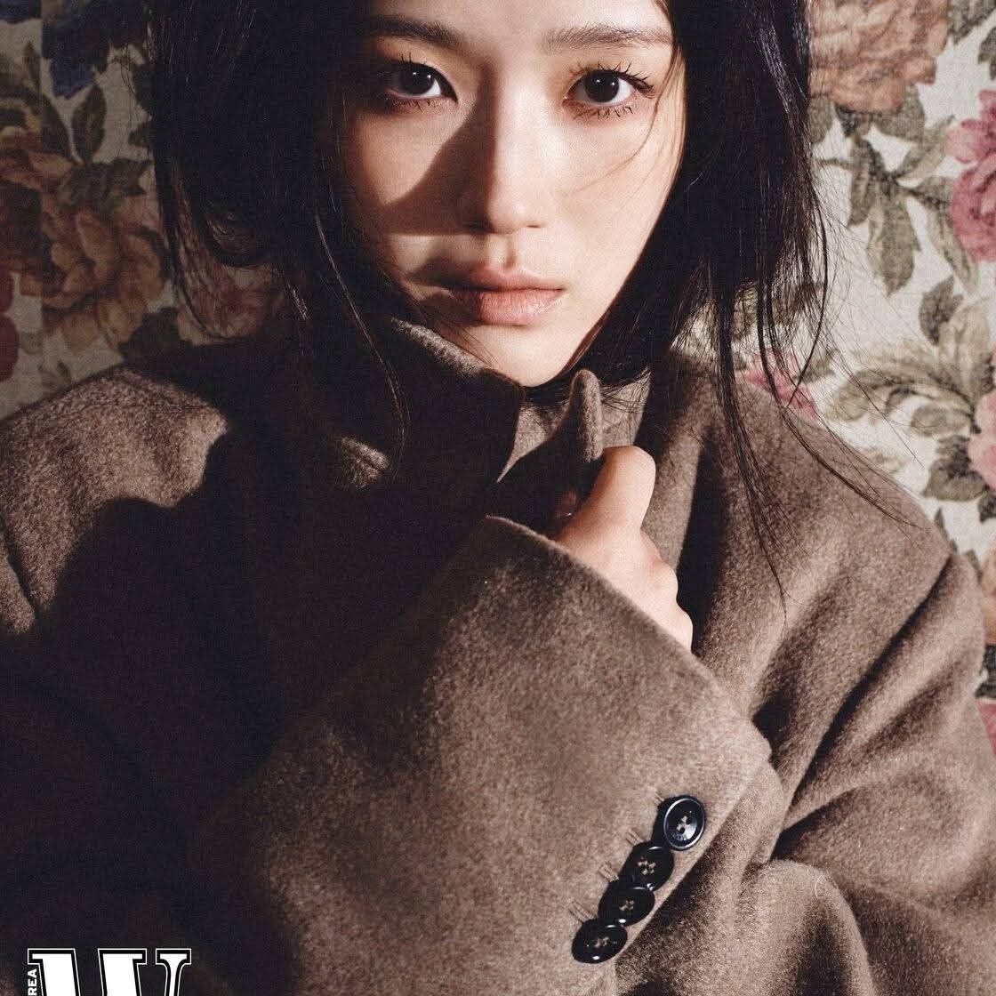 Behind-the-scenes cut of Kim Hyeyoon