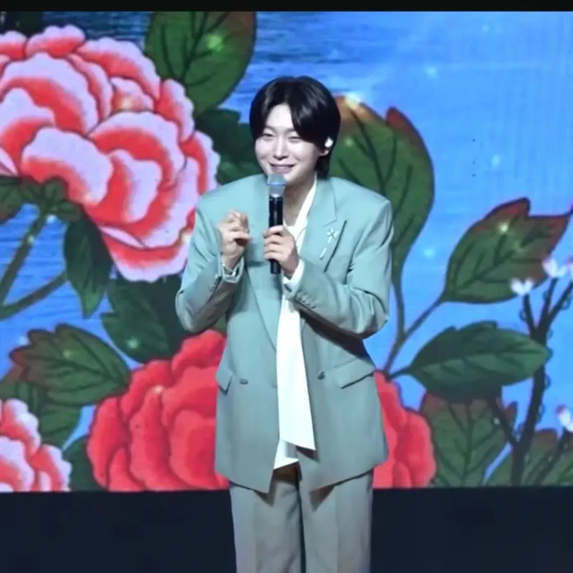 커뮤니티에서 화제된 인기 셀럽 콘텐츠
