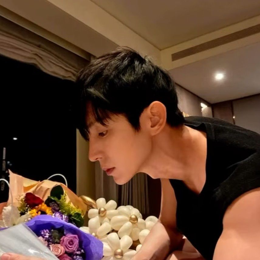 Recent activity shot of Lee Joongi