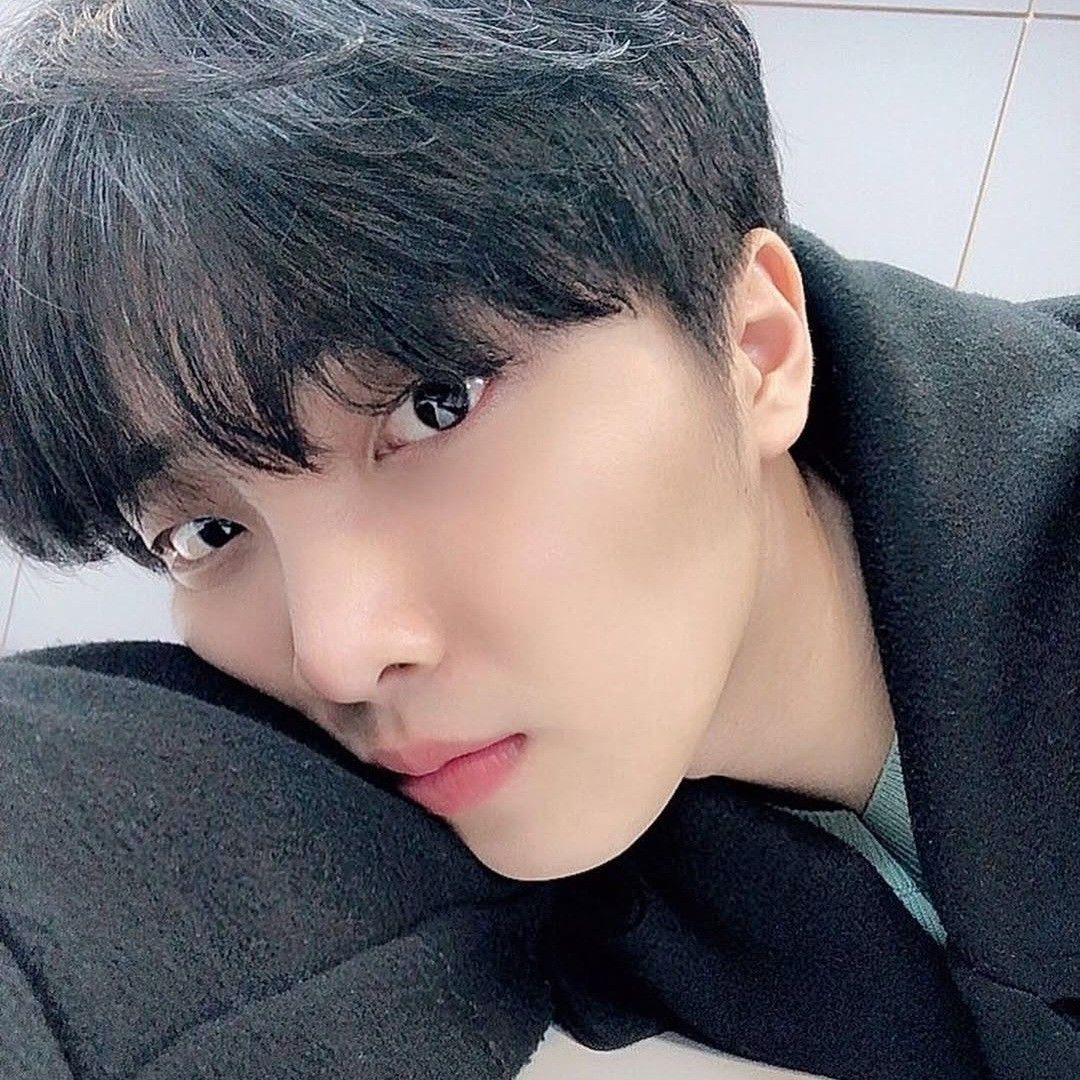 Behind-the-scenes cut of Hwang Yunsung