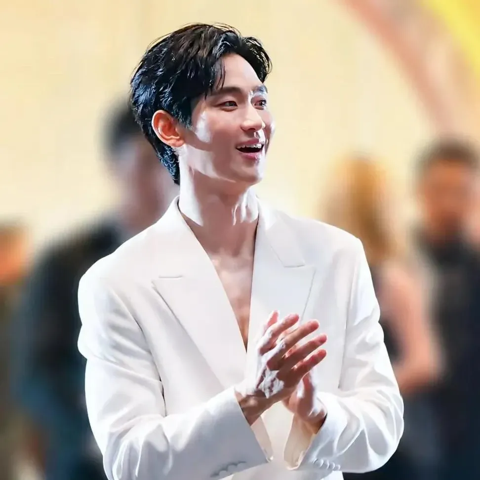 Recent activity shot of Kim Soohyun