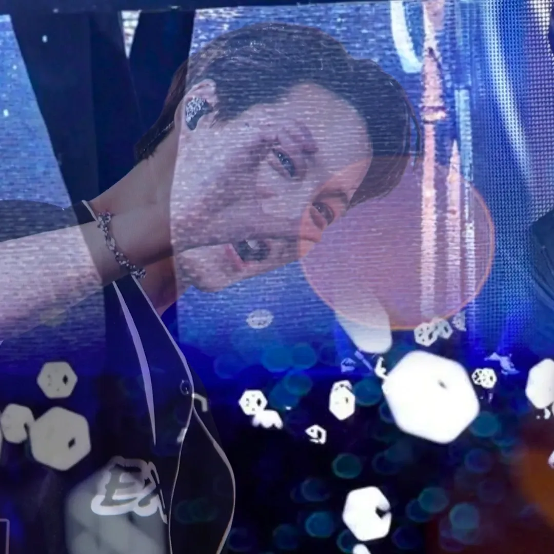 A moment captured by a fan of KAI