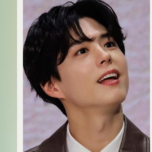 A moment captured by a fan of Park Bogum