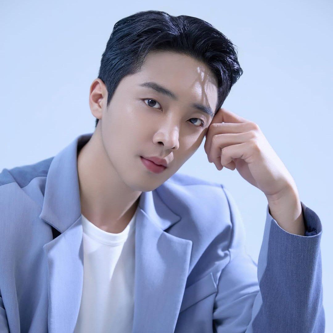 Behind-the-scenes cut of Hwang Yunsung