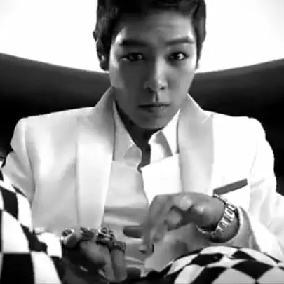 A moment captured by a fan of T.O.P
