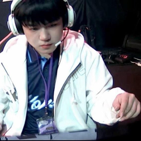 Behind-the-scenes cut of Gumayusi