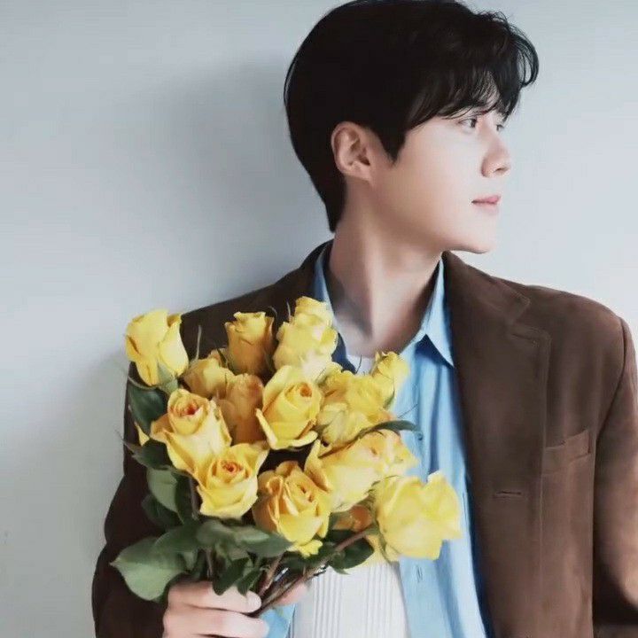 Behind-the-scenes cut of Kim Seonho