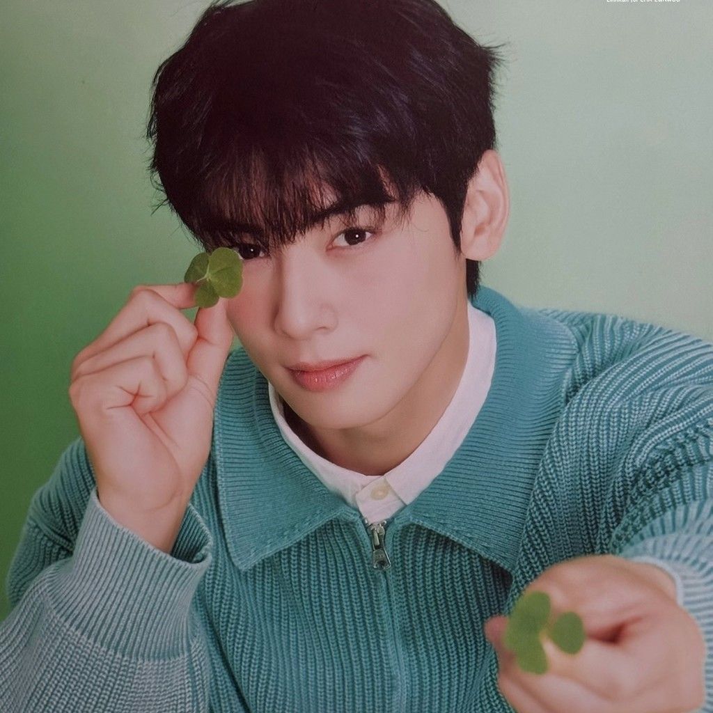 Behind-the-scenes cut of Cha Eunwoo