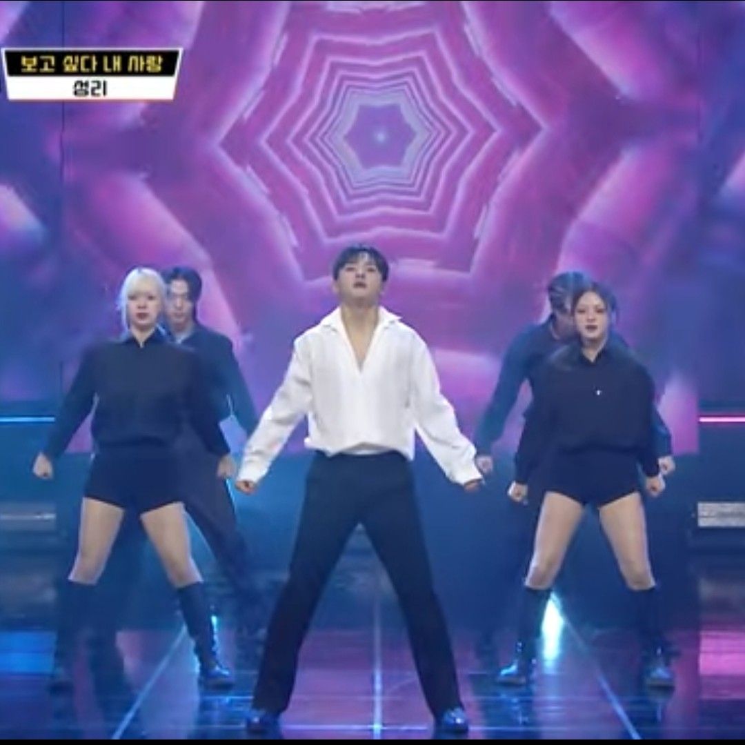 A moment captured by a fan of Seong Ri