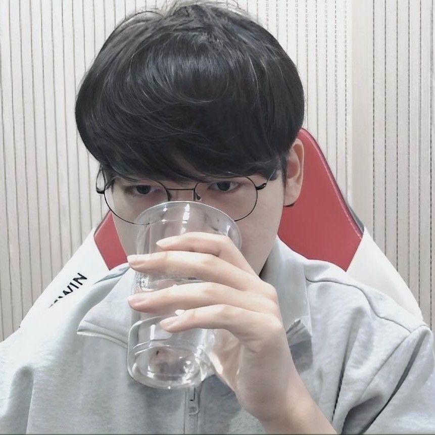 Cuplikan di balik layar dari Gumayusi