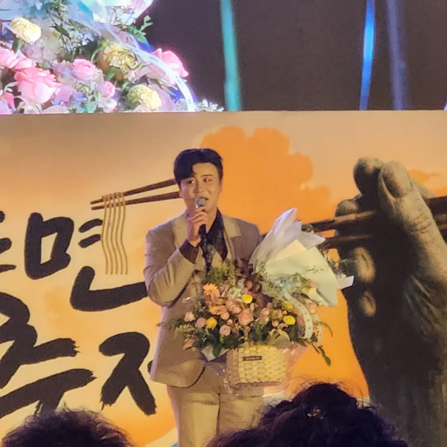 Behind-the-scenes cut of Jin Haesung