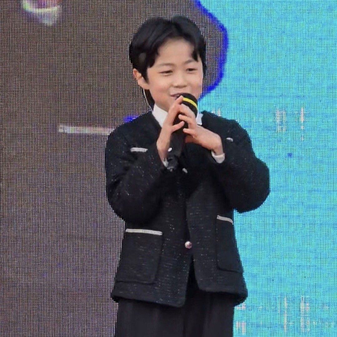 A moment captured by a fan of You Jiwoo