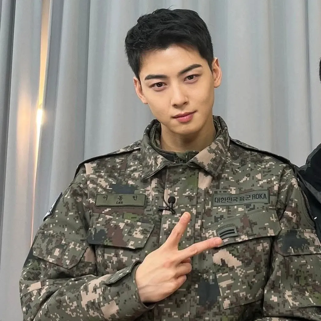 Recent activity shot of Cha Eunwoo