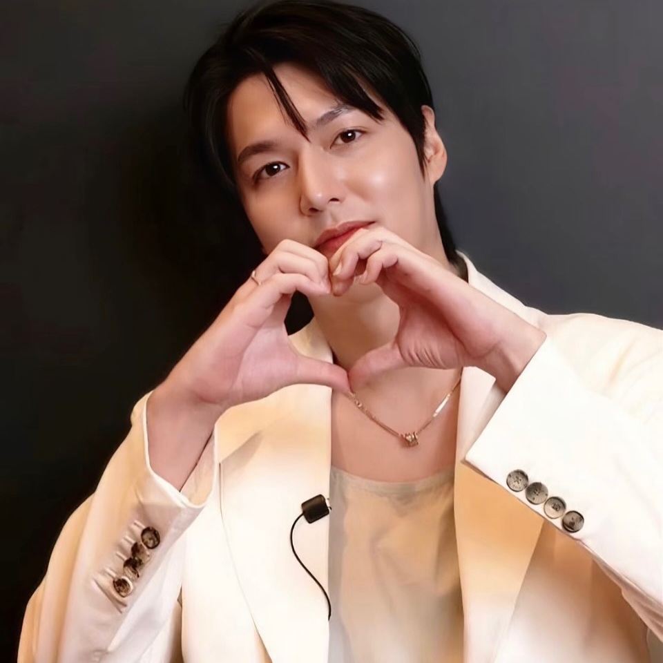 イ・ミンホの最近の活動ショット