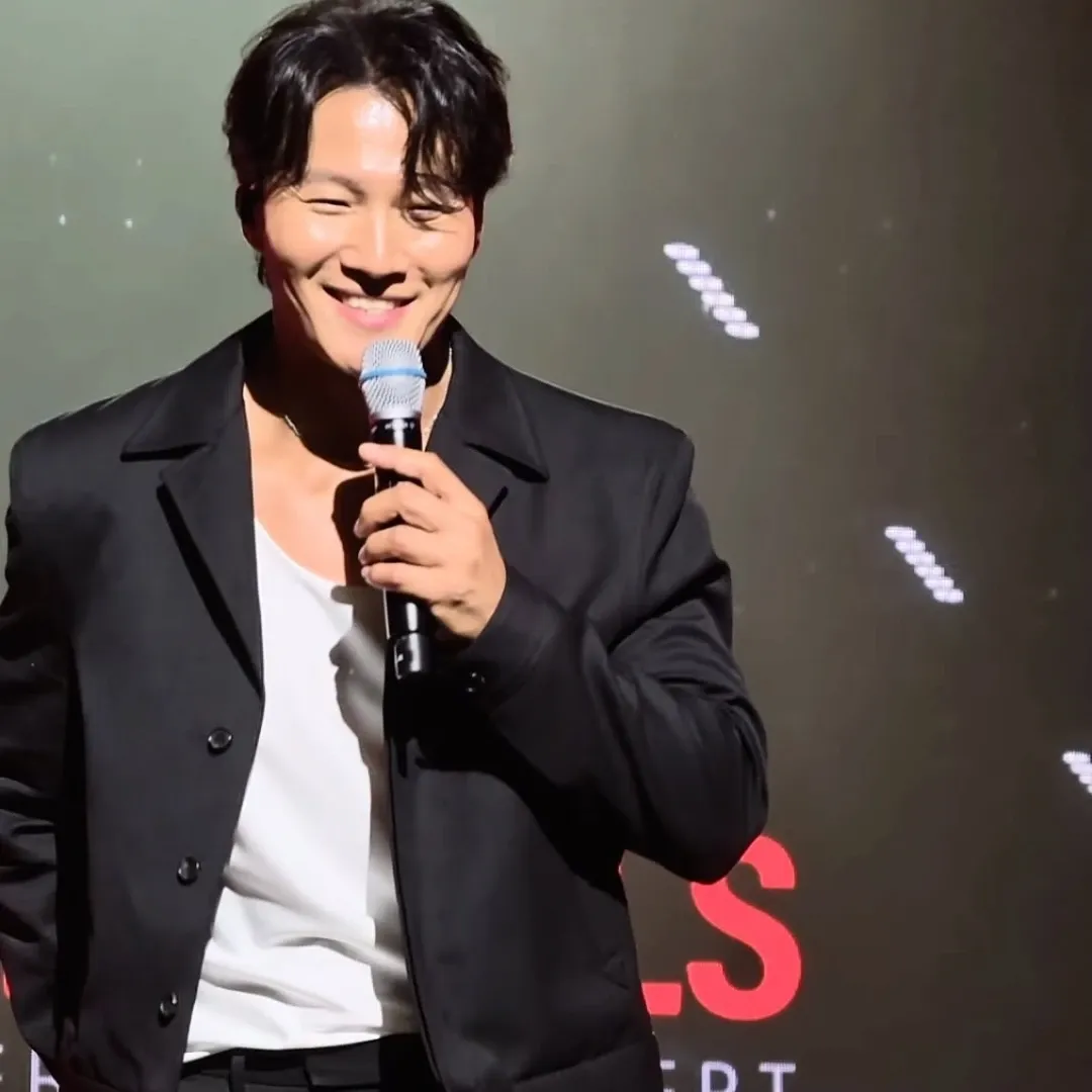 Recent activity shot of Kim Jongkook