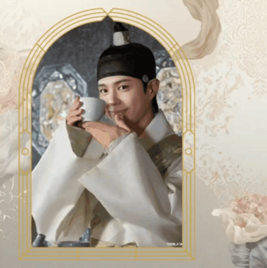 A moment captured by a fan of Park Bogum