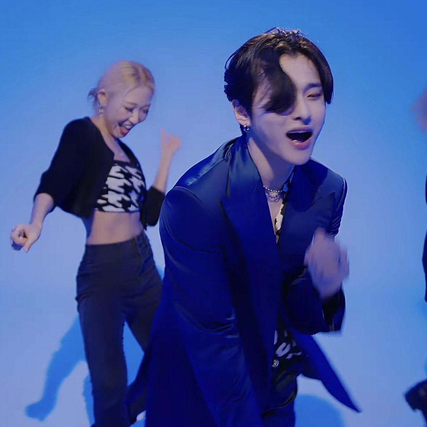 Behind-the-scenes cut of Seong Ri