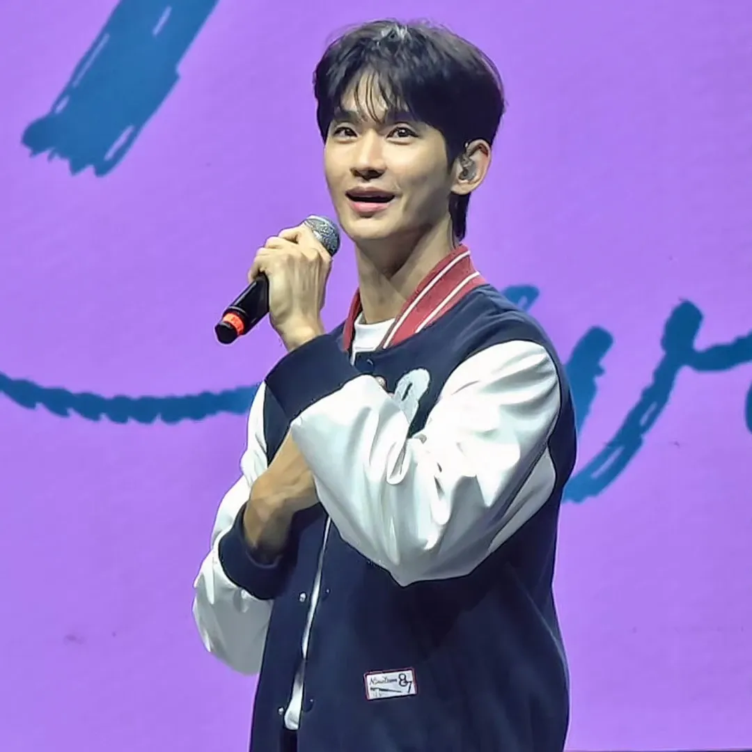 A moment captured by a fan of Kim Soohyun