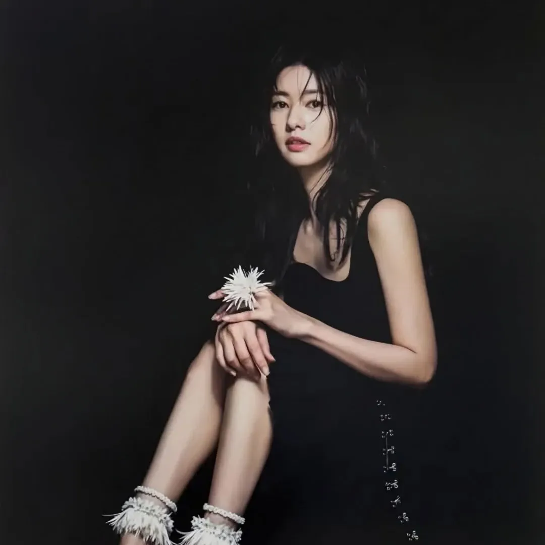 Behind-the-scenes cut of Jung Somin