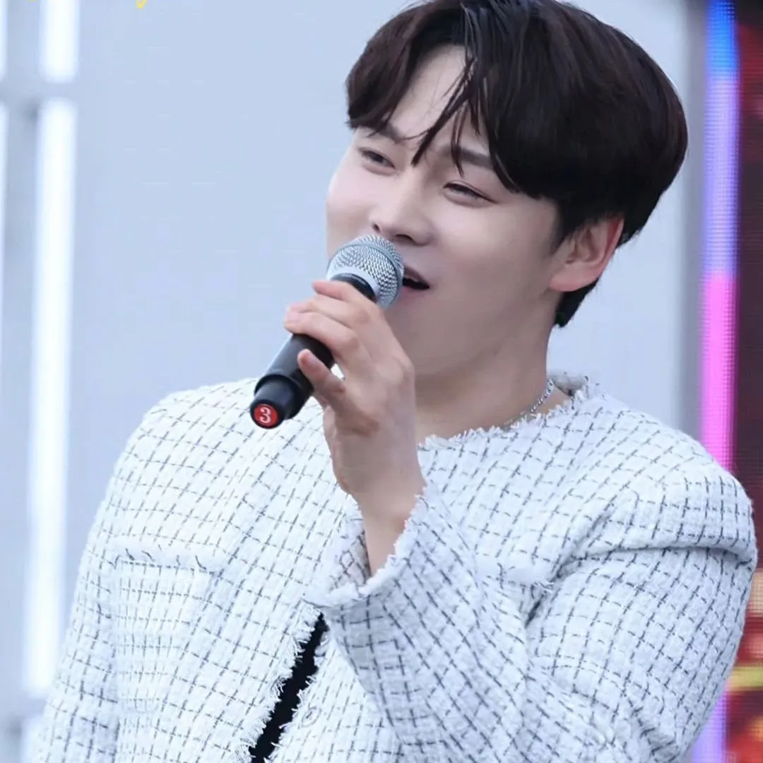 粉丝拍下的朴瑞镇瞬间