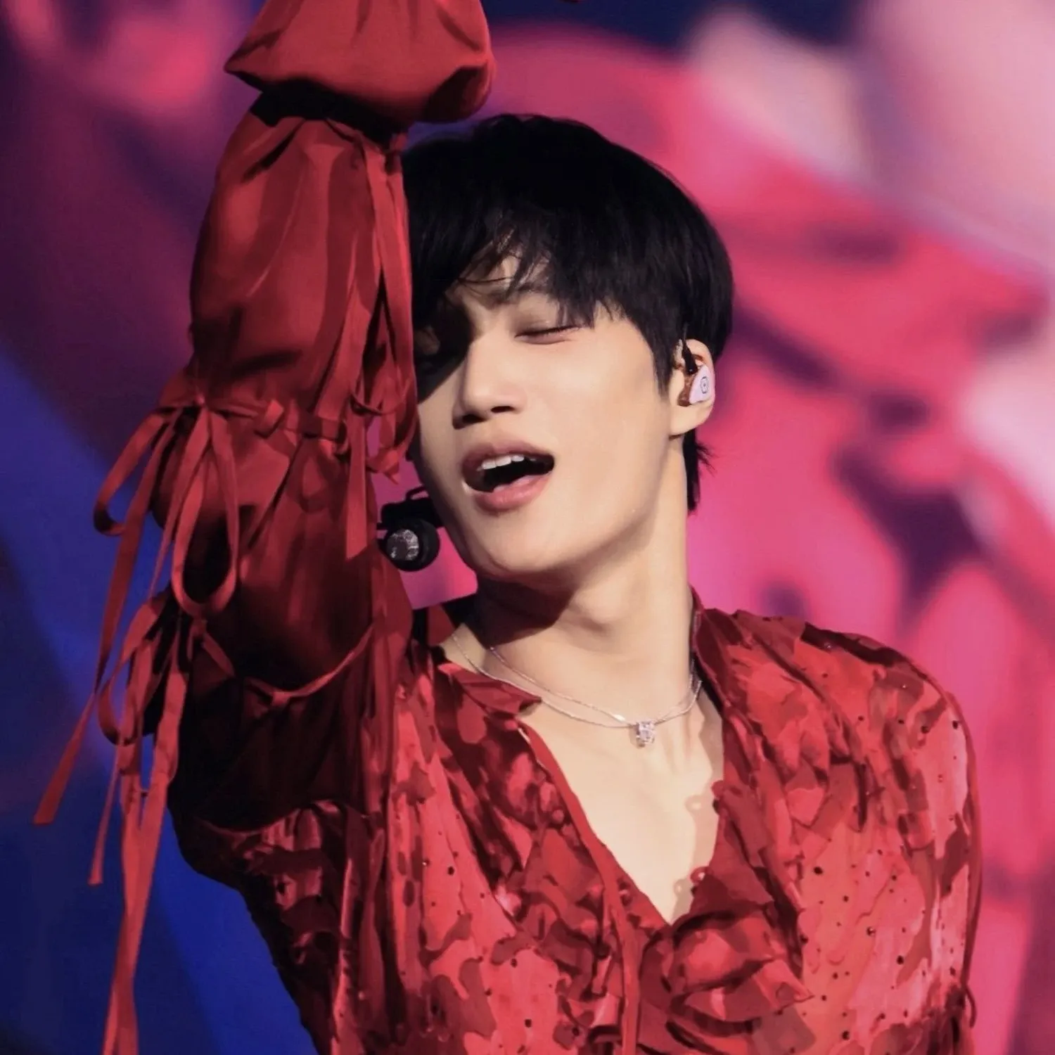 A moment captured by a fan of KAI