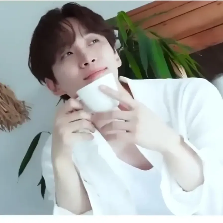 Foto terbaru dari Lee Junho